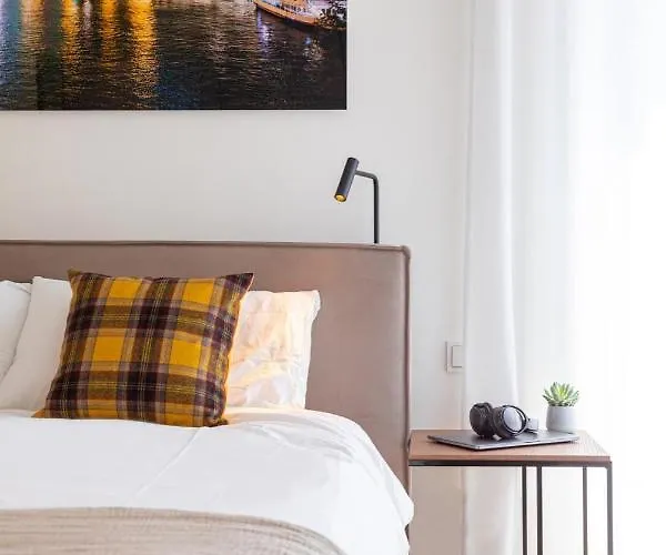 En Bedrooms At Reckenthal House By Rentaroo