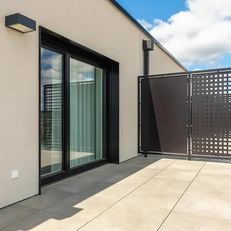 En Bedrooms At Reckenthal House By Rentaroo Homestay szállás