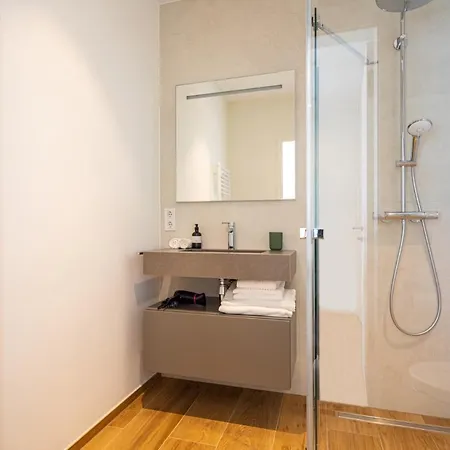 En Bedrooms At Reckenthal House By Rentaroo *