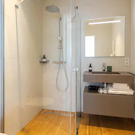 Kwatera prywatna En Bedrooms At Reckenthal House By Rentaroo *