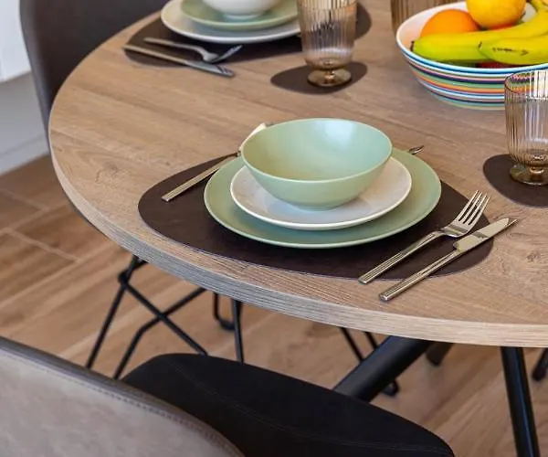 En Bedrooms At Reckenthal House By Rentaroo Séjour chez l'habitant