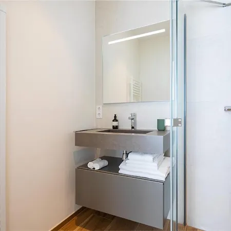 En Bedrooms At Reckenthal House By Rentaroo منزل للإقامة *