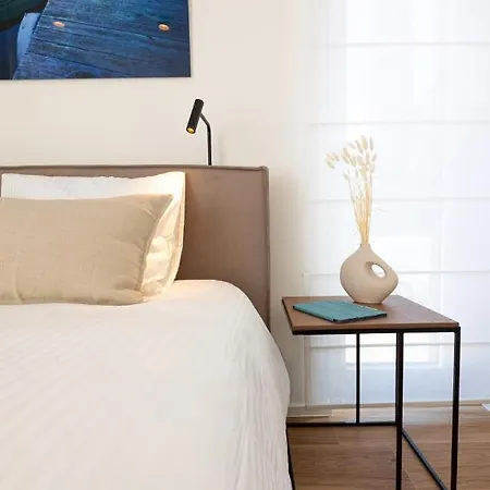 En Bedrooms At Reckenthal House By Rentaroo منزل للإقامة